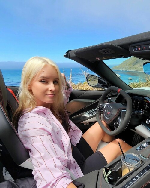 Sonja Reid aka OMGitsfirefoxx