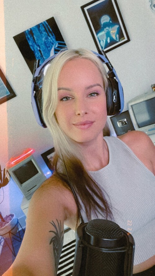 Sonja Reid aka OMGitsfirefoxx