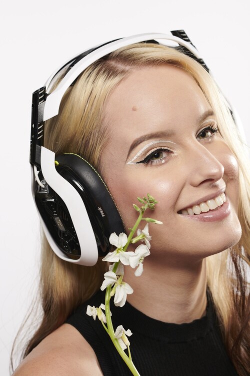 Sonja Reid aka OMGitsfirefoxx - img_0055.jpg