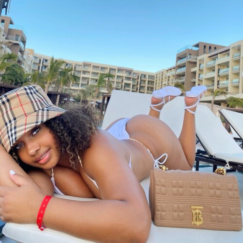 Corie Rayvon / CorieRayvon - img_0069.jpg