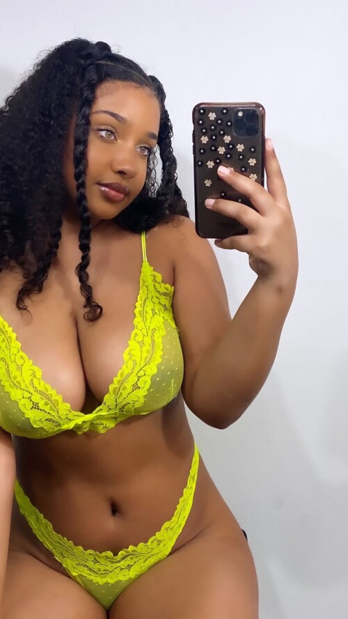 Corie Rayvon / CorieRayvon