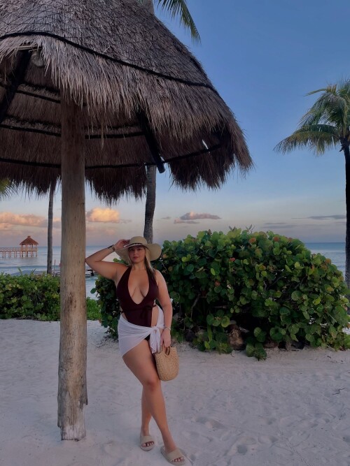 Vitoria Almeida vitoriaalmeiddaa - img_0069.jpg