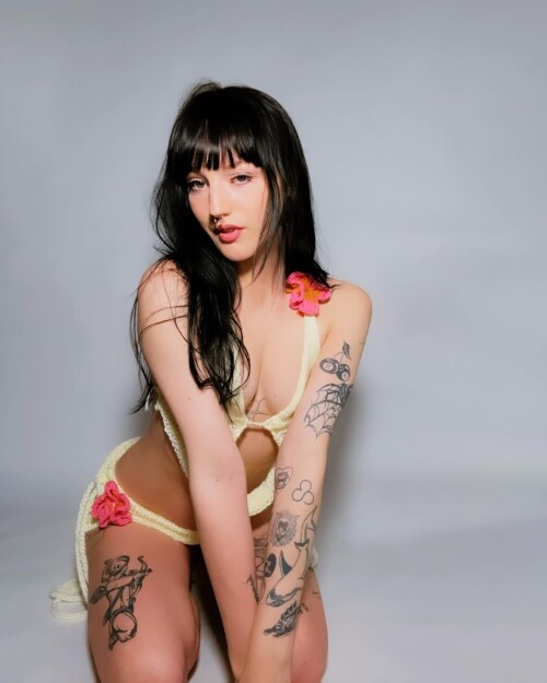 y2knots/carolinemoorenc - img_0041.jpg