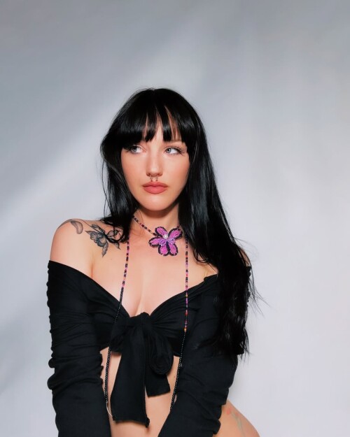 y2knots/carolinemoorenc - img_0049.jpg