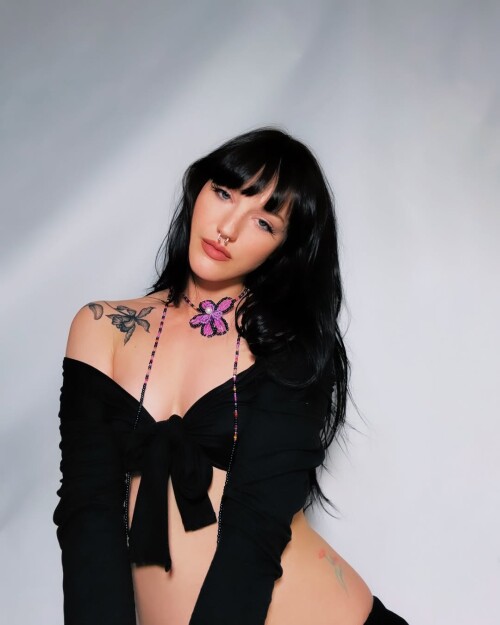 y2knots/carolinemoorenc - img_0051.jpg