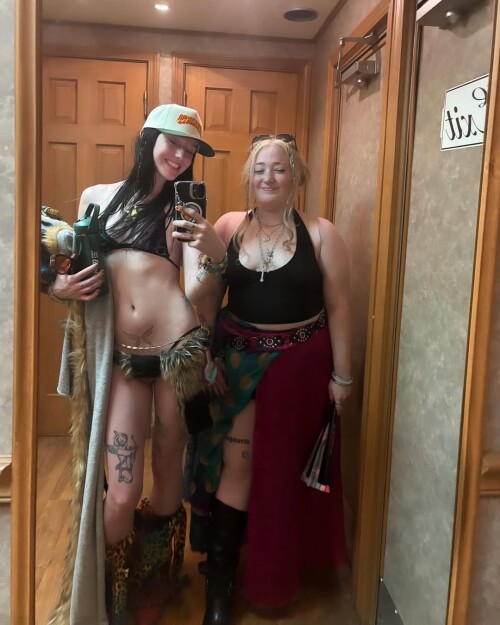 y2knots/carolinemoorenc - img_0061.jpg