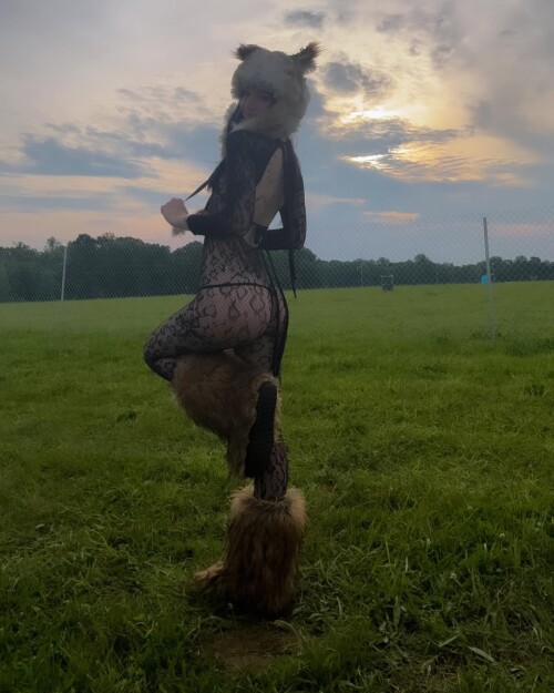 y2knots/carolinemoorenc - img_0063.jpg