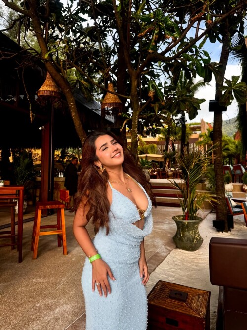 Roshni Walia - img_0049.jpg